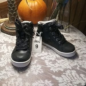 Girls Black & white sneakers. Toddler Sz 9 NWT